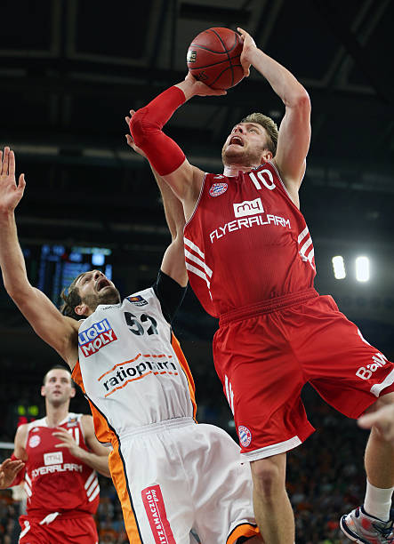 球员因伤缺 球员因伤缺