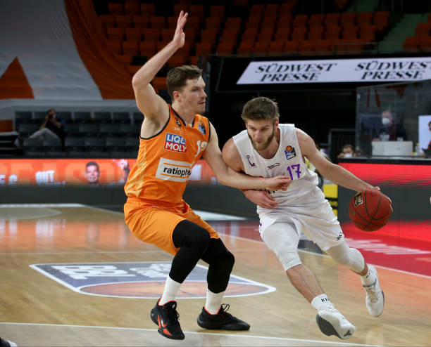 通过柯丝蒂 通过柯丝蒂